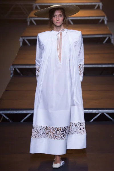 Look 32
